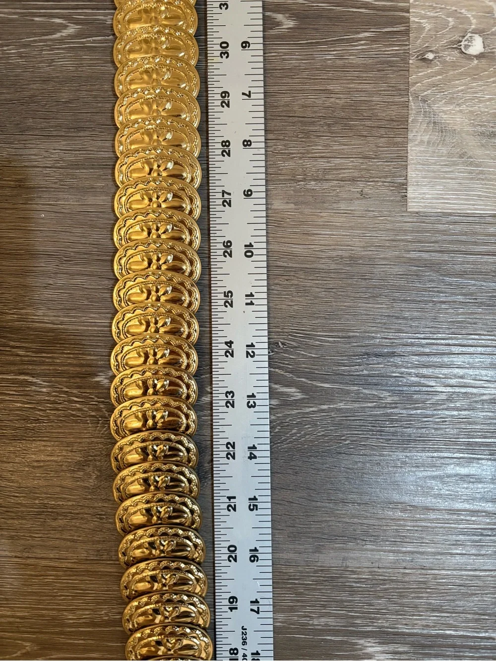 Vintage 80/90 Women Gold FloralMedallion Link Belt - Stylish Accent Waist Chain
